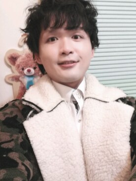 「zinif（ジニフ）のアイテム（トップス）」を使った、James laurentさん（メンズ・176cm）の春コーディネート