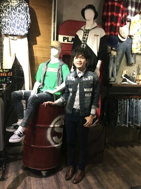 「zinif（ジニフ）のアイテム（デニムジャケット）」を使った、James laurentさん（メンズ・176cm）の秋コーディネート