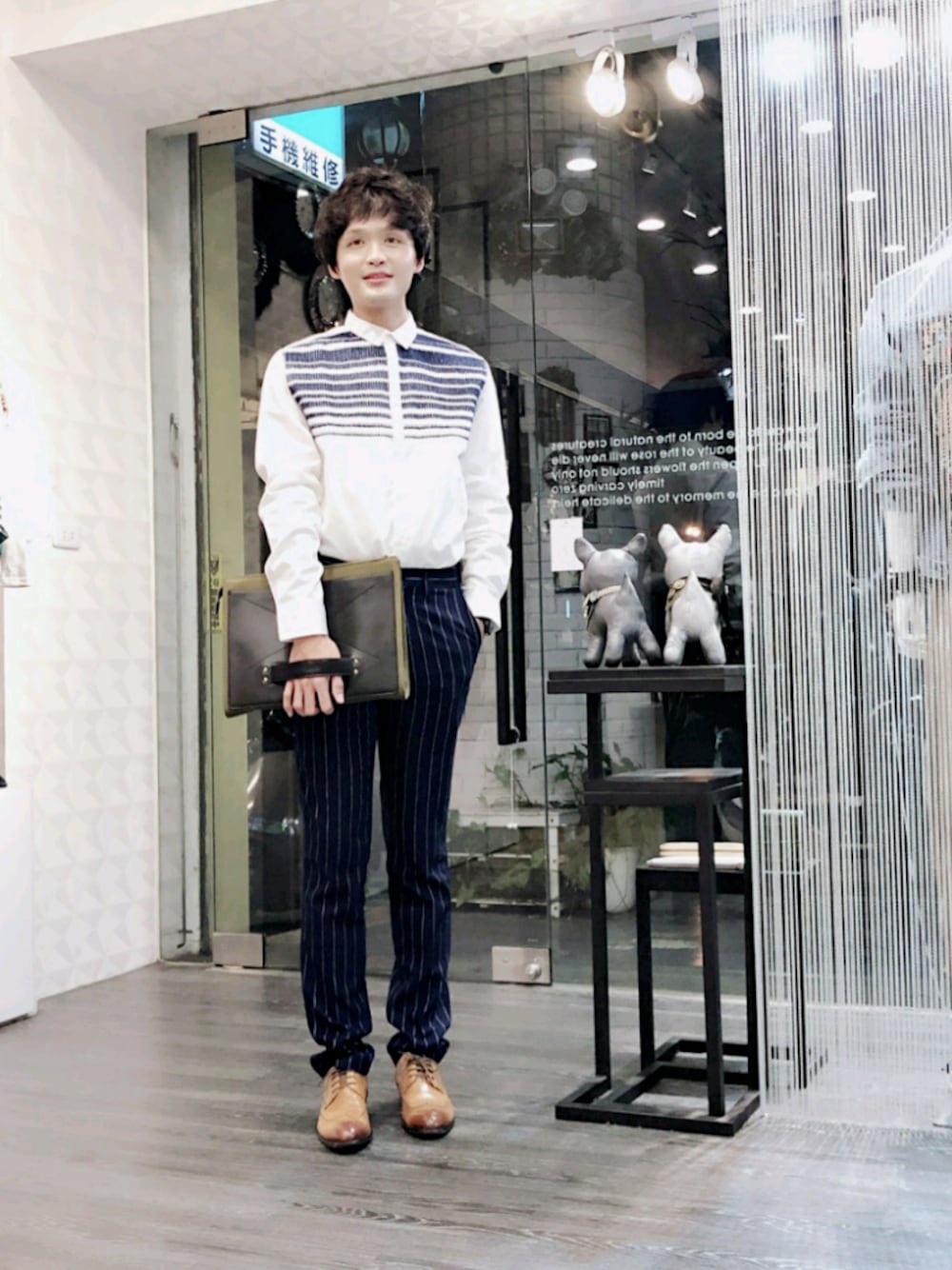 「Handmadeのアイテム（シャツ/ブラウス、ホワイト系）」を使った、James laurentさん（メンズ・176cm）の冬コーディネートの1枚目の写真
