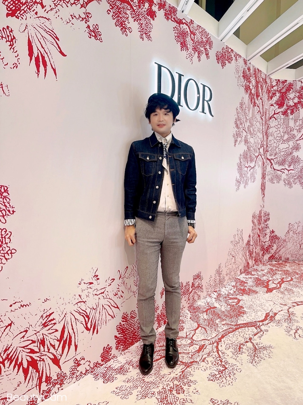 【お洒落なデザインでコーデを楽しむ♡】DIOR ジャケット ⠀ ⠀ ⠀ ⠀ DIORの新しいジャケットが届いた。 黒に続いて