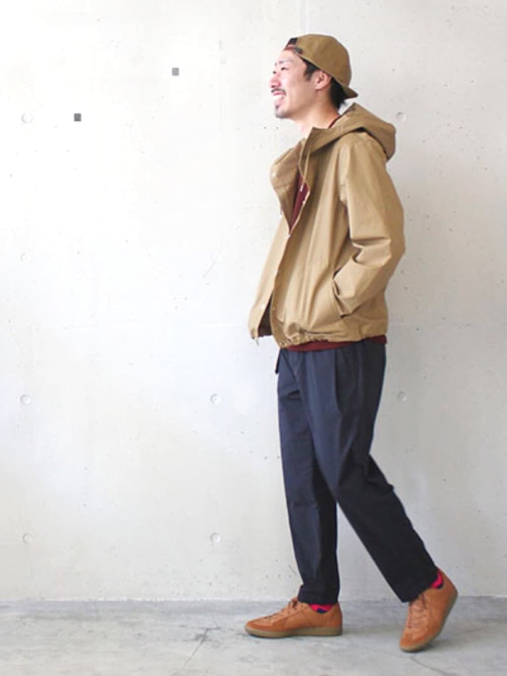 「stillbyhand、GERMAN TRAINER、REPRODUCTION OF FOUND、mighty shine、リプロダクションオブファウンド、ジャーマントレーナー、スタッフコーデ、スニーカー、春コーデ、オトナカジュアル」｜「STILL BY HANDのアイテム（ブルゾン、ベージュ系）」を使った、しまもんさん（メンズ・175cm）の春コーディネートの1枚目の写真