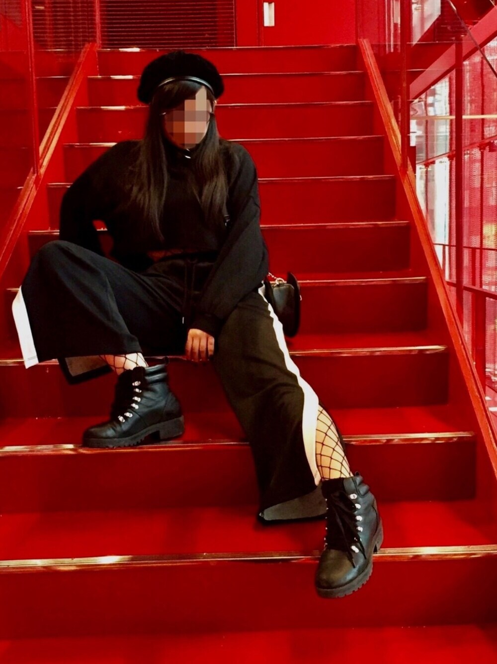 「ootd、ALL BLACK、UNKNOWNMETROPOLIZ、三代目 J Soul Brothers 、LIVE、ベレー帽、腹だし、網タイツ、WEGO」｜「WEGOのWEGO/アクリルサーモベレー帽（ハンチング/ベレー帽、ブラック系）」を使った、sさん（レディース・163cm）の秋コーディネートの1枚目の写真