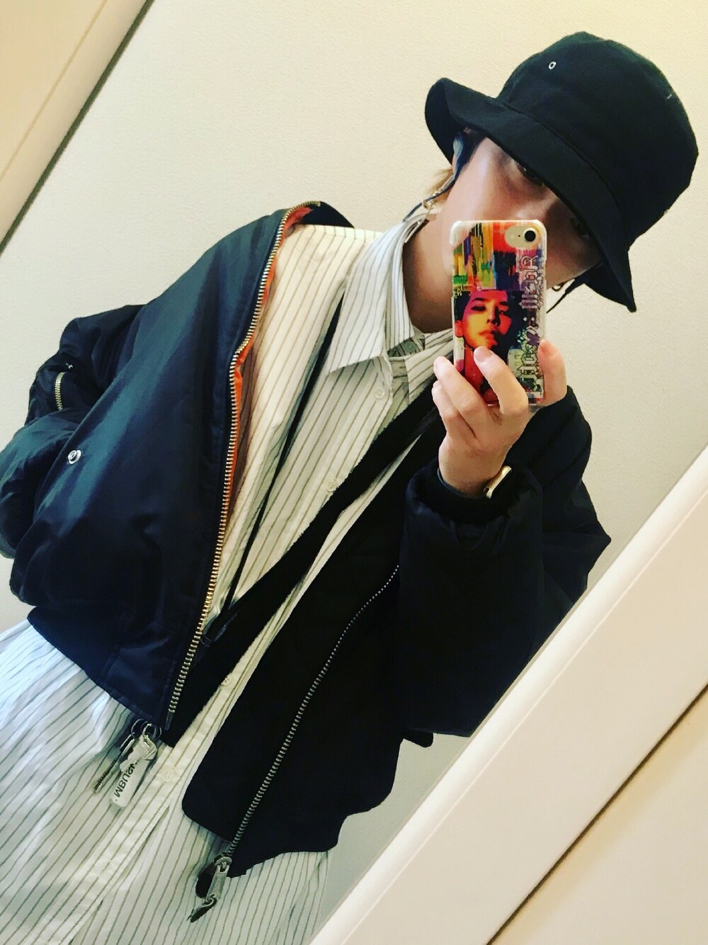 「休日スタイル、お洒落さんとつながりたい、カジュアルコーデ、シンプル、韓国ファッション、ワイドパンツ、キレイめ」｜「DRESSEDUNDRESSEDのDRESSEDUNDRESSED 『XXL PINSTRIPE LAYERED』シャツ（シャツ/ブラウス、ホワイト系）」を使った、森川貴文さん（メンズ・172cm）の冬コーディネートの1枚目の写真