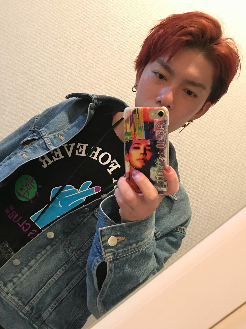 「春コーデ、シンプル、カジュアルコーデ、ゆるコーデ、オーバーサイズ、おしゃれさんと繋がりたい、ラフ、高校生、大学生」｜「AMBUSHのKUGI DENIM JACKET（デニムジャケット、ブルー系）」を使った、森川貴文さん（メンズ・172cm）の春コーディネートの1枚目の写真