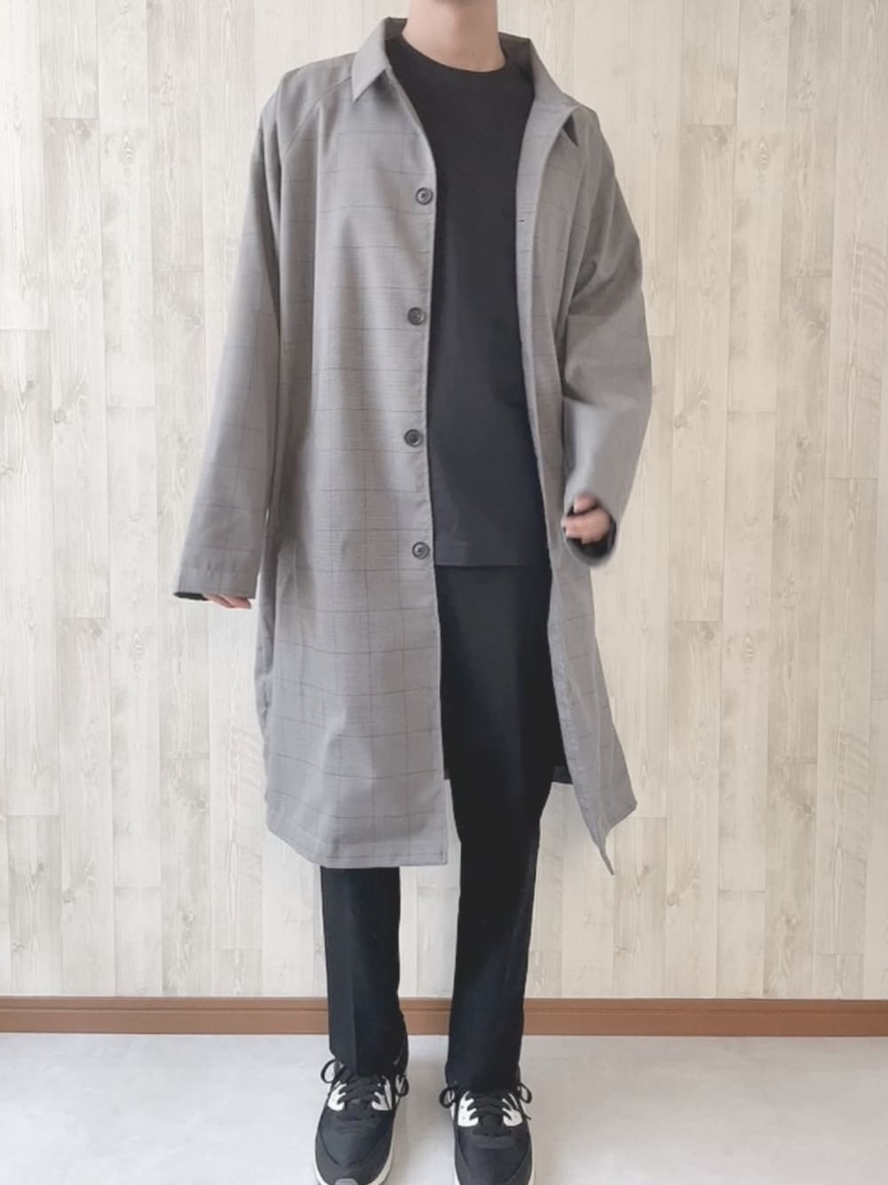 「春コーデ、低身長、ステンカラーコート、グレンチェック、エアマックス、NIKE AIR MAX、Nike By You、NIKE BY YOU」｜「CPCMのアイテム（ステンカラーコート、グレー系）」を使った、まっくろ🐕さん（メンズ・166cm）の春コーディネートの1枚目の写真
