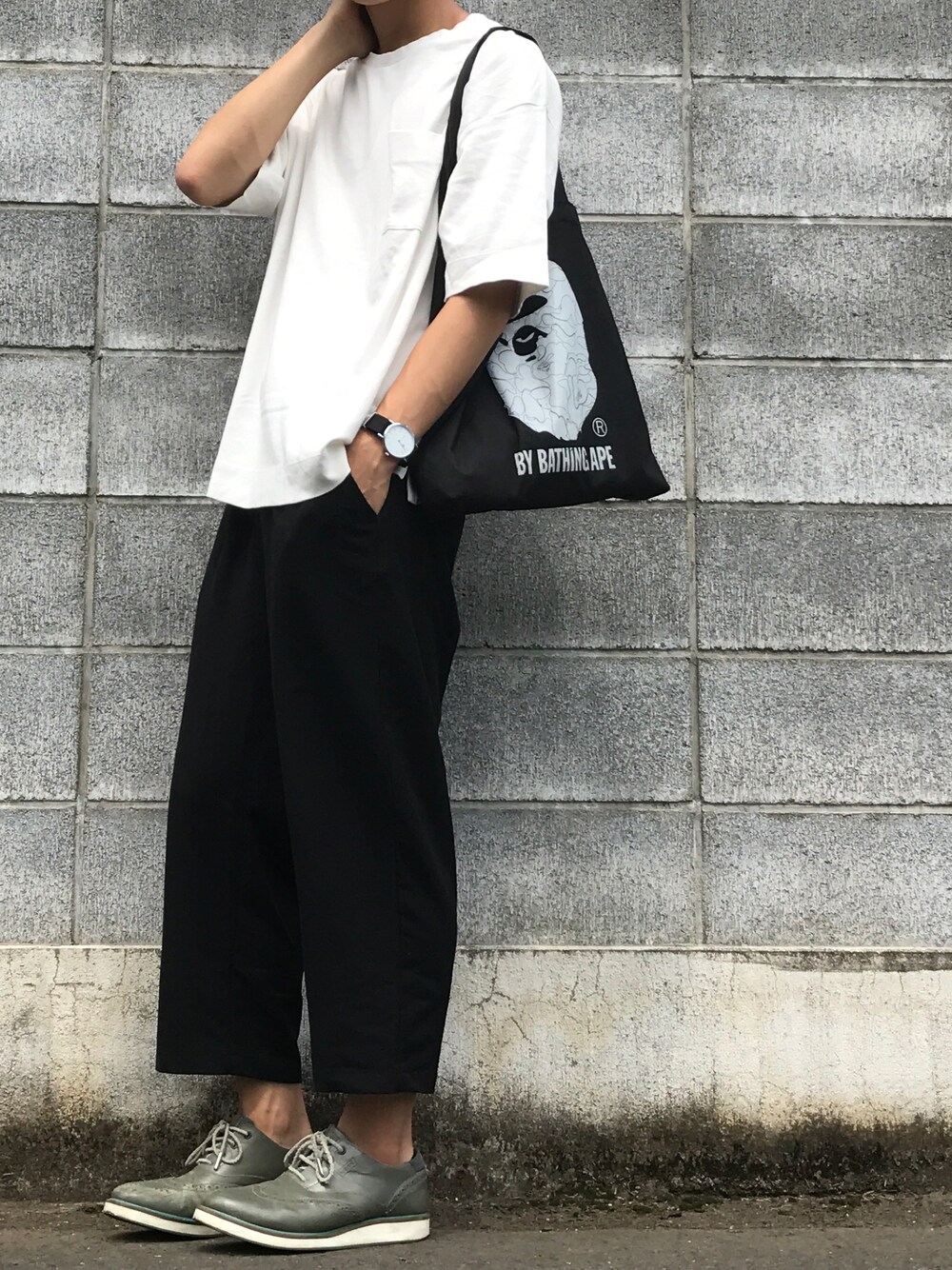 Tシャツ/カットソーを使った「モノトーン系」のメンズ人気