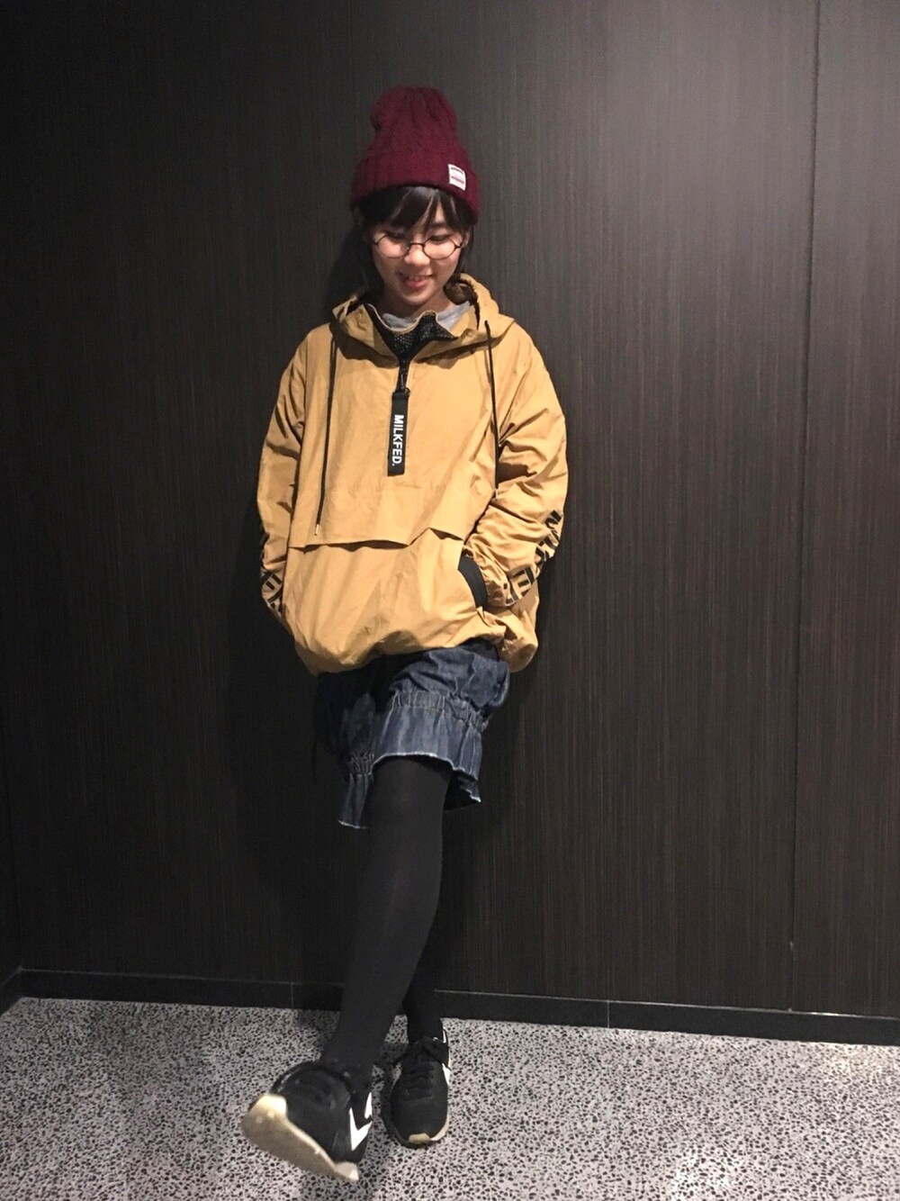 「中１女子、スポーティーMIX、ナイキスニーカー、ナイロンパーカー」｜「MILKFED.のHOODED ANORAK BLOUSON（ブルゾン、ベージュ系）」を使った、HIMARIさん（キッズ・156cm）の秋コーディネートの1枚目の写真