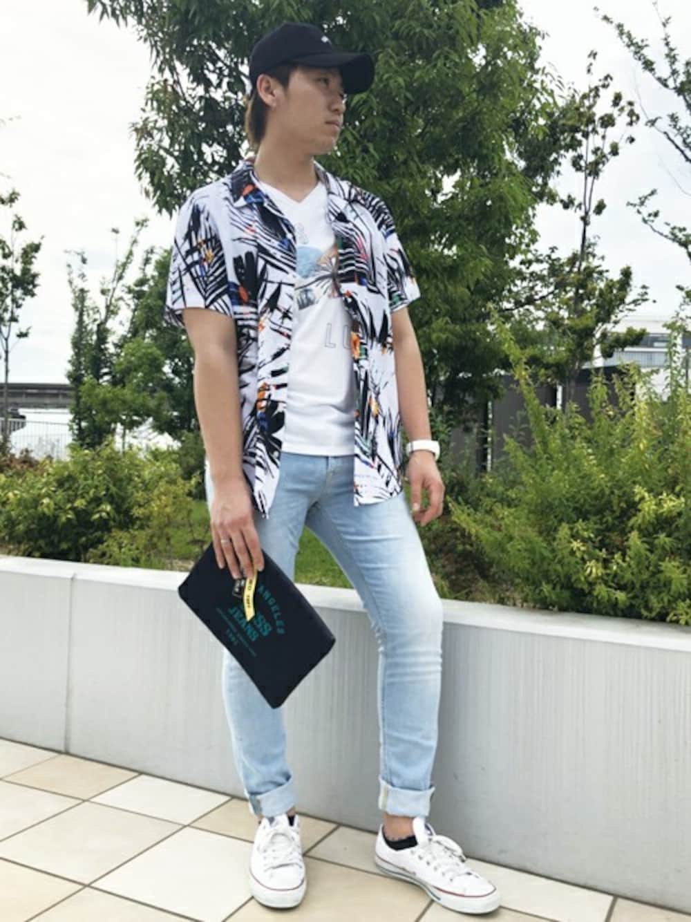 「guess、Guess Jeans 、guessjeans」｜「GuessのPAINT SPLATTER PALM SHIRT（シャツ/ブラウス、その他）」を使った、GUESS JAPANさん（メンズ・175cm）の夏コーディネートの1枚目の写真
