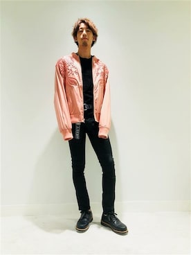 「アイテム（MA-1、ピンク系）」を使った、GUESS JAPANさん（メンズ・180cm）の秋コーディネート