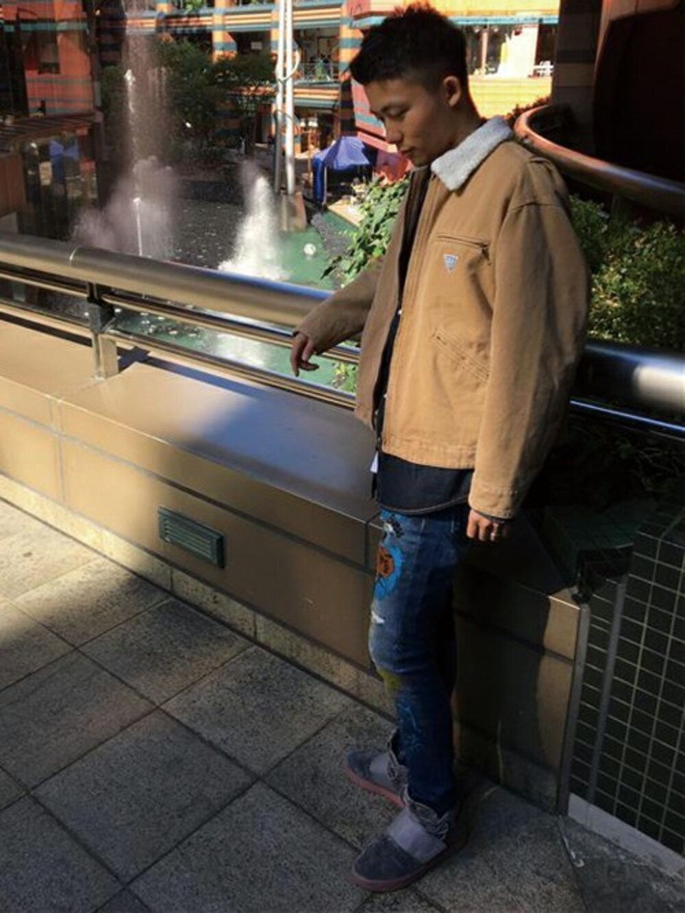 「guess、Guess Jeans 、guessjeans」｜「GuessのLOGO WORK JACKET（その他アウター、ベージュ系）」を使った、GUESS JAPANさん（メンズ・175cm）の秋コーディネートの1枚目の写真