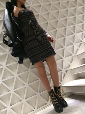 「Guess（ゲス）のアイテム（ライダースジャケット）」を使った、GUESS JAPANさん（レディース・164cm）の秋コーディネート