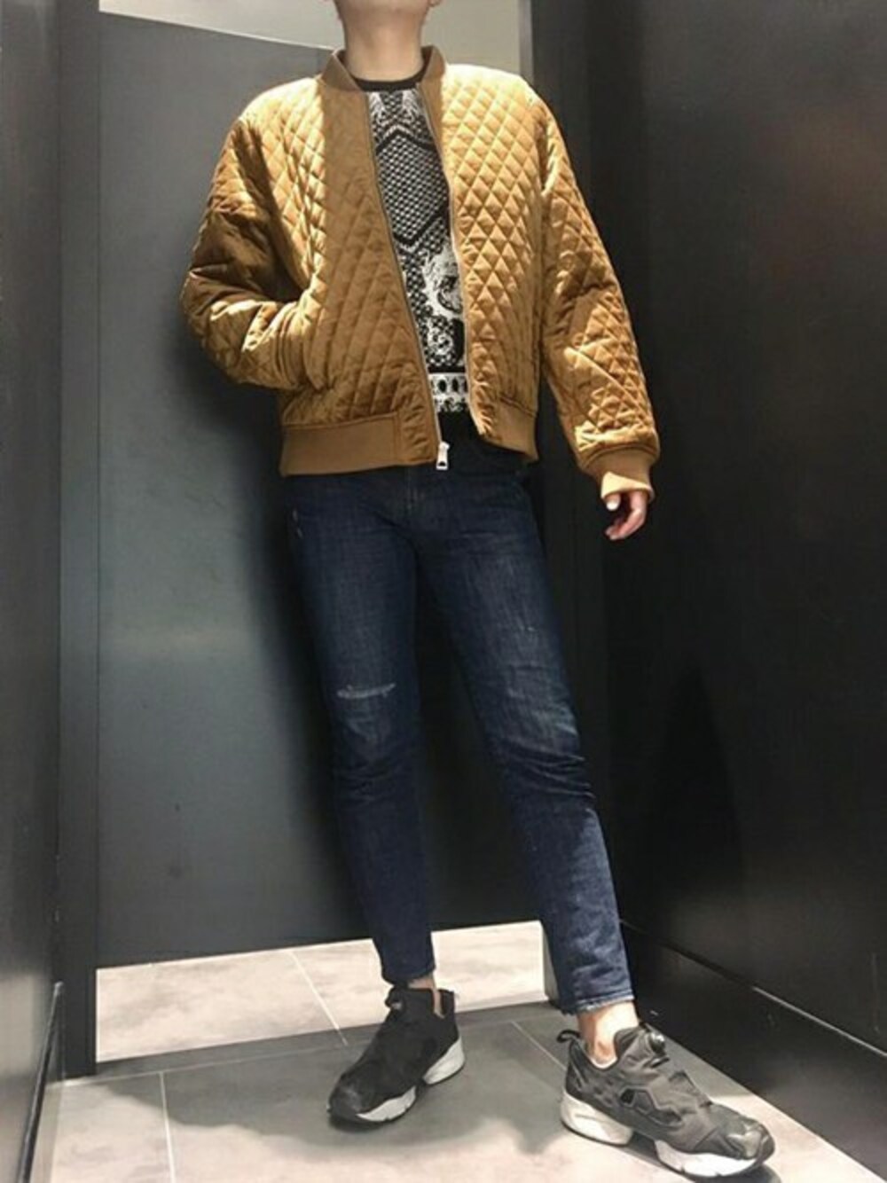 「denim、キルティングジャケット、guess、Guess Jeans 、guessjeans」｜「GuessのMEN'S DENIM PANTS（デニムパンツ、ブルー系）」を使った、GUESS JAPANさん（メンズ・188cm）の冬コーディネートの1枚目の写真
