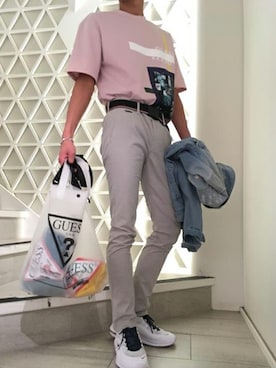 「Guess（ゲス）のアイテム（トートバッグ）」を使った、GUESS JAPANさん（メンズ・174cm）の春コーディネート