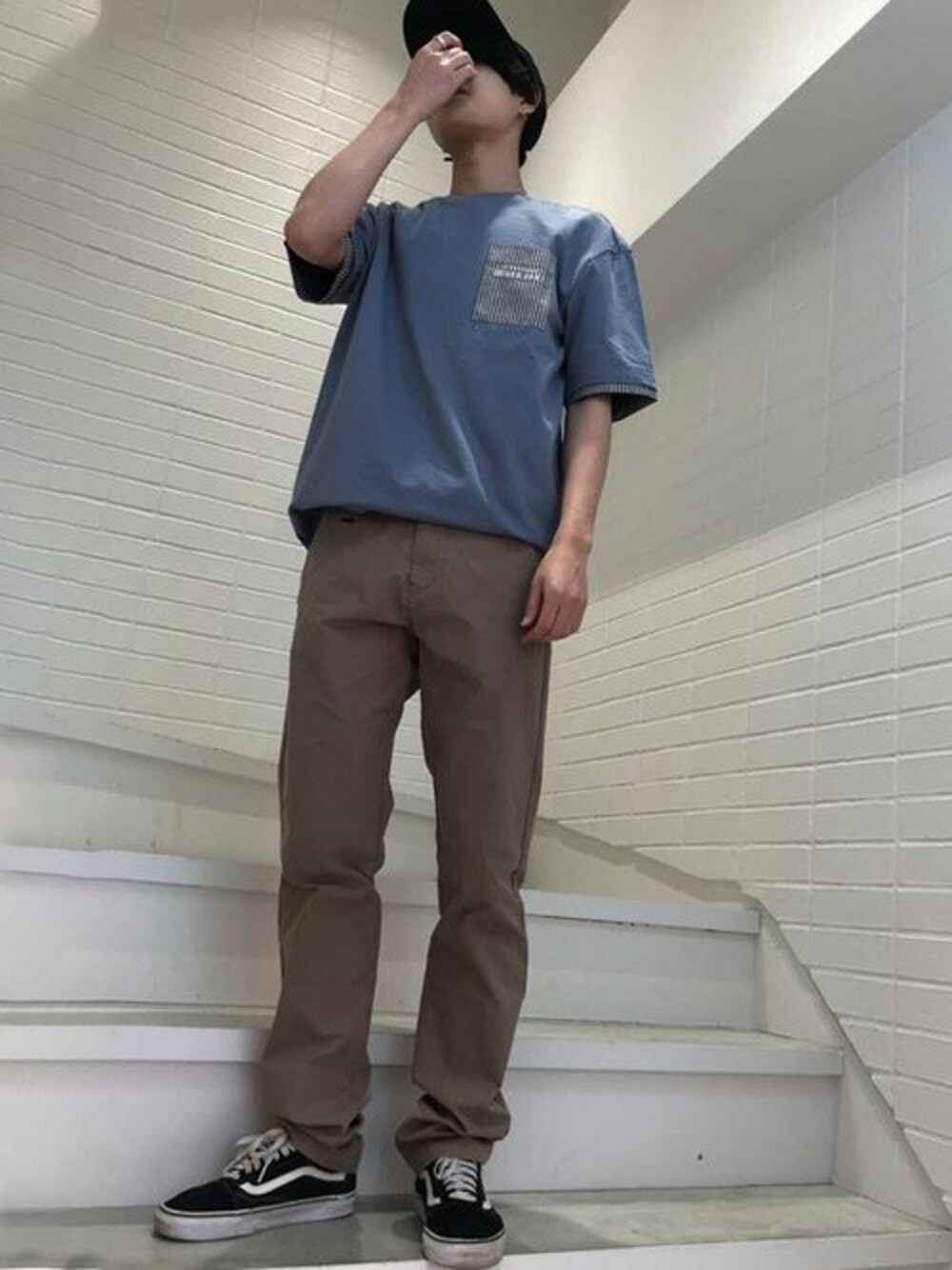 「GuessのSTRIPE POCKET TEE（Tシャツ/カットソー、ブルー系）」を使った、GUESS JAPANさん（メンズ・173cm）の春コーディネートの1枚目の写真