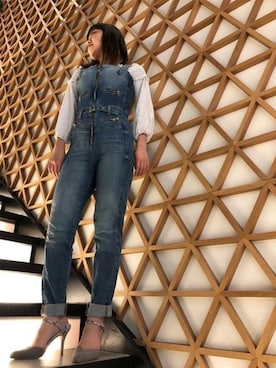 「Guess（ゲス）のアイテム（サロペット/オーバーオール）」を使った、GUESS JAPANさん（レディース・160cm）の春コーディネート