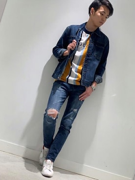 「Tシャツ×デニム」｜「アイテム（デニムジャケット）」を使った、GUESS JAPANさん（メンズ・173cm）の春コーディネート