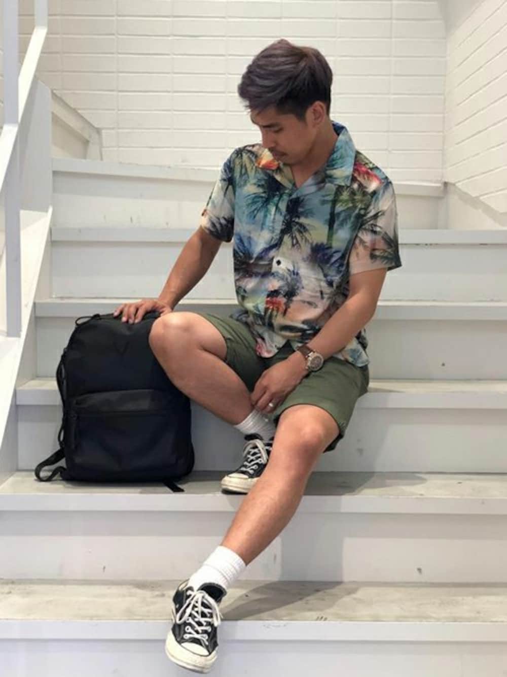 その他のシャツ/ブラウス、ブルー系のその他パンツ、ブラック系のバックパック/リュックを着用したメンズの夏コーディネートの1枚目の写真