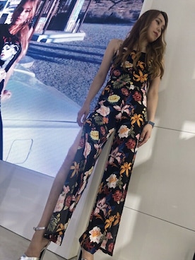 「Guess（ゲス）のアイテム（サロペット/オーバーオール）」を使った、GUESS JAPANさん（レディース・172cm）の夏コーディネート