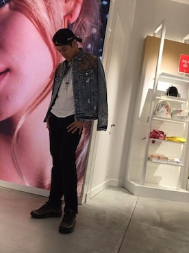 「Guess（ゲス）のアイテム（デニムジャケット）」を使った、GUESS JAPANさん（メンズ・175cm）の夏コーディネート