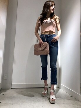 「ショート丈トップス」｜「アイテム（その他トップス）」を使った、GUESS JAPANさん（レディース・163cm）の夏コーディネート