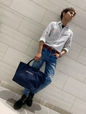 「Guess（ゲス）のアイテム（トートバッグ）」を使った、GUESS JAPANさん（メンズ・168cm）の夏コーディネート