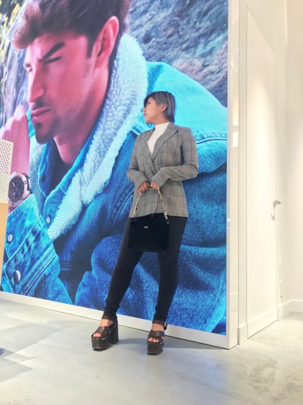 「チェック、ジャケット、グレー、秋のコーデ、ハイネック、低身長、オフィスカジュアル、guess」｜「GuessのALESIA DOUBLE-BREASTED BLAZER（その他アウター、グレー系）」を使った、GUESS JAPANさん（レディース・152cm）の秋コーディネートの1枚目の写真
