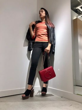 「Guess（ゲス）のアイテム（ライダースジャケット）」を使った、GUESS JAPANさん（レディース・161cm）の秋コーディネート
