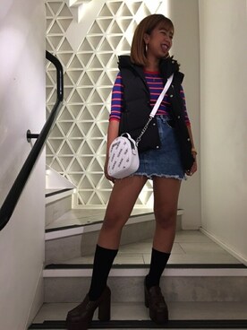 「Guess（ゲス）のアイテム（ダウンベスト）」を使った、GUESS JAPANさん（レディース・156cm）の秋コーディネート
