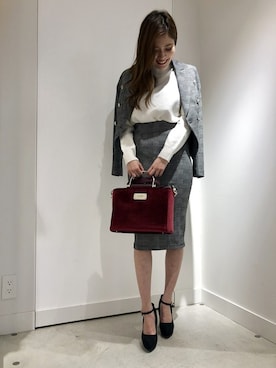 「白」｜「アイテム（その他アウター）」を使った、GUESS JAPANさん（レディース・162cm）の秋コーディネート