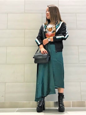 「Guess（ゲス）のアイテム（ジャージ）」を使った、GUESS JAPANさん（レディース・151cm）の秋コーディネート