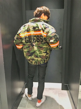 「Guess（ゲス）のアイテム（ジャケット/アウター）」を使った、GUESS JAPANさん（メンズ・174cm）の秋コーディネート
