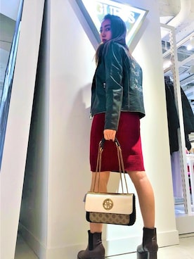 「Guess（ゲス）のアイテム（ライダースジャケット）」を使った、GUESS JAPANさん（レディース・161cm）の秋コーディネート
