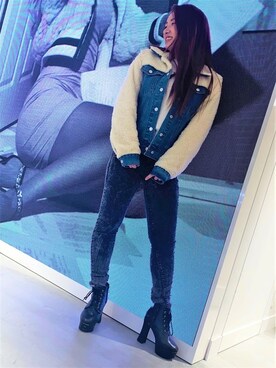 「ボア」｜「アイテム（デニムジャケット）」を使った、GUESS JAPANさん（レディース・153cm）の秋コーディネート