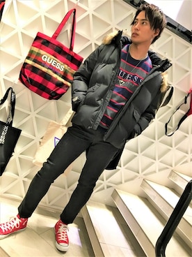 「Guess（ゲス）のアイテム（ダウンジャケット/コート）」を使った、GUESS JAPANさん（メンズ・179cm）の冬コーディネート