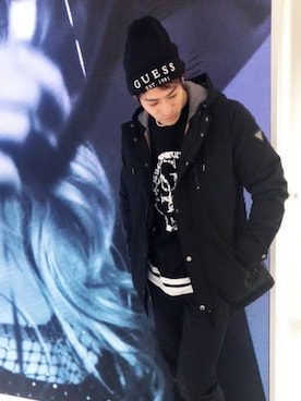 「黒スキニー」｜「アイテム（その他アウター）」を使った、GUESS JAPANさん（メンズ・175cm）の冬コーディネート