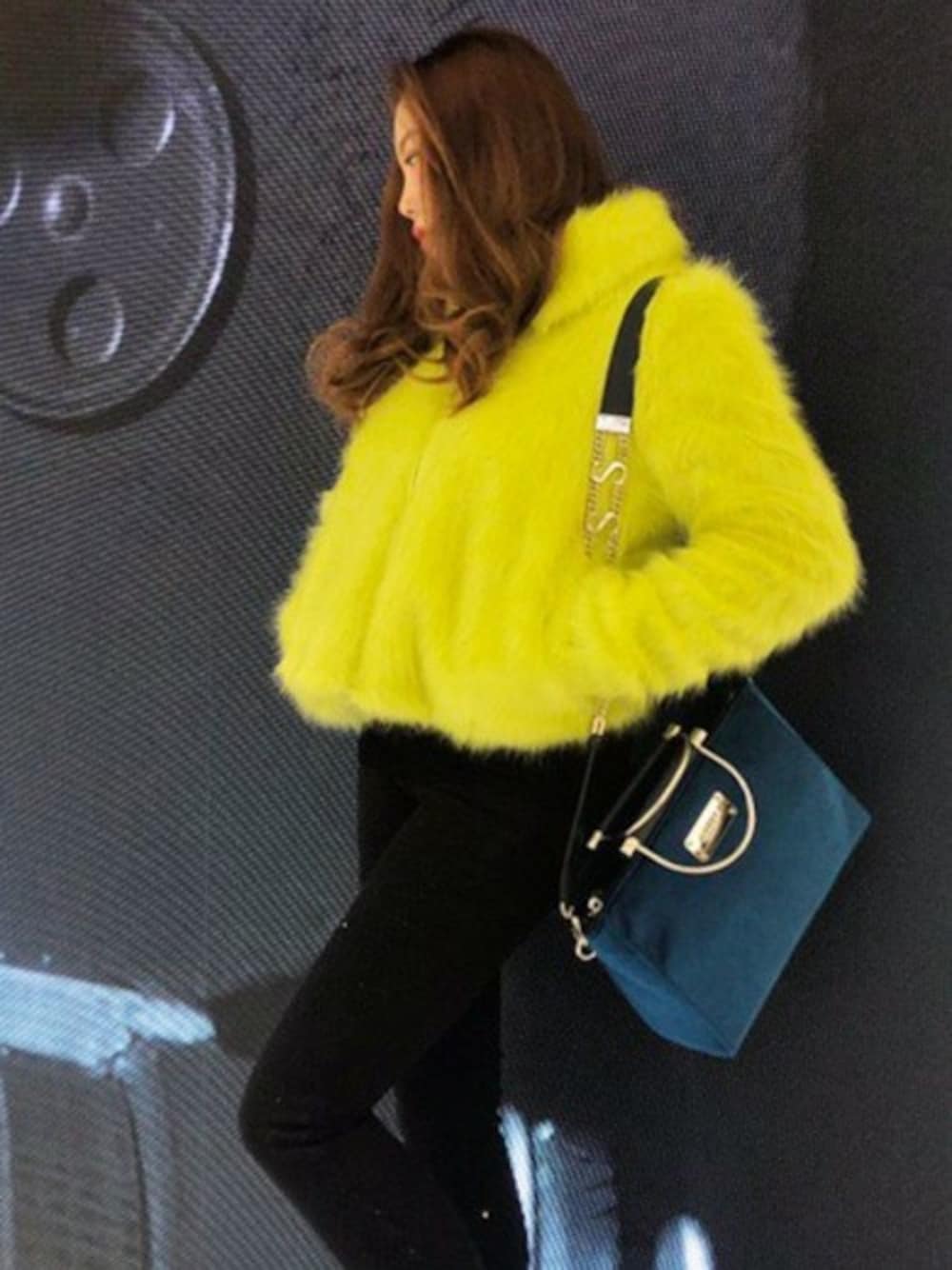 その他のその他アウターを着用したレディースの冬コーディネートの1枚目の写真