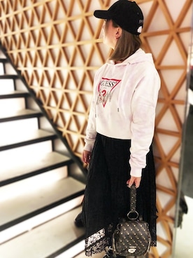 「Guess（ゲス）のアイテム（キャップ）」を使った、GUESS JAPANさん（レディース・160cm）の冬コーディネート