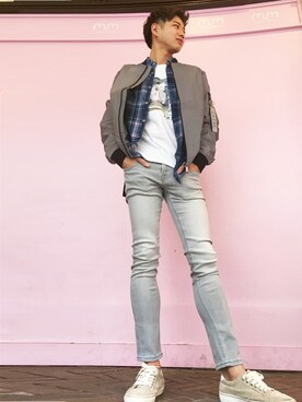 「Guess（ゲス）のアイテム（ブルゾン）」を使った、GUESS JAPANさん（メンズ・174cm）の冬コーディネート