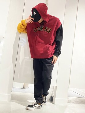 「Guess（ゲス）のアイテム（キャップ）」を使った、GUESS JAPANさん（メンズ・170cm）の冬コーディネート