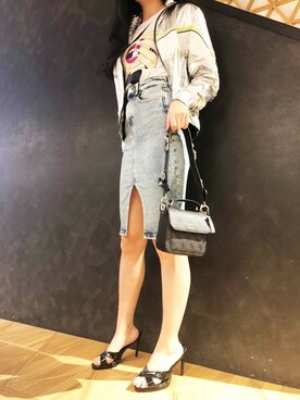 「バッグ」｜「アイテム（ナイロンジャケット）」を使った、GUESS JAPANさん（レディース・168cm）の春コーディネート