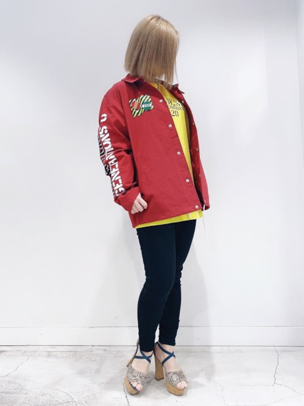 「ブルゾン、ユニセックス、春アウター、春、春コーデ、ライブスタイル、guess、ライブコーデ、GENERATIONS、guess新宿」｜「Guessの[GUESS x GENERATIONS] LOGO NYLON COACH JACKET（ナイロンジャケット、レッド系）」を使った、GUESS JAPANさん（レディース・156cm）の春コーディネートの1枚目の写真