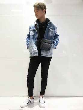 「Guess（ゲス）のアイテム（デニムジャケット）」を使った、GUESS JAPANさん（メンズ・173cm）の春コーディネート