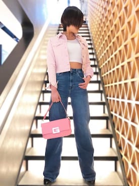 「Guess（ゲス）のアイテム（デニムジャケット）」を使った、GUESS JAPANさん（レディース・166cm）の春コーディネート
