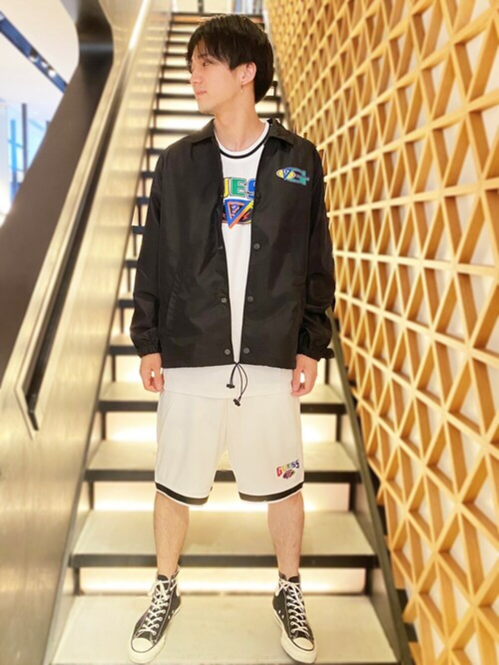 「セットアップ、夏、スポーツミックス、ハーフパンツ、タンクトップ、夏コーデ、guess、guess心斎橋」｜「GuessのGUESS x J BALVIN Logo Coaches Jacket（その他アウター、ブラック系）」を使った、GUESS JAPANさん（メンズ・182cm）の夏コーディネートの1枚目の写真