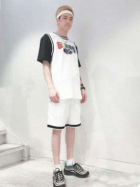 「Guess（ゲス）のアイテム（タンクトップ）」を使った、GUESS JAPANさん（メンズ・179cm）の夏コーディネート