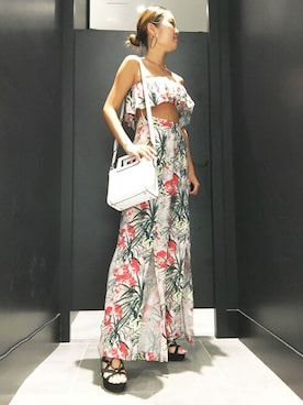 「Guess（ゲス）のアイテム（サロペット/オーバーオール）」を使った、GUESS JAPANさん（レディース・163cm）の夏コーディネート