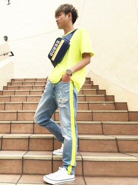 「ネオンイエロー」｜GUESS JAPANさん（メンズ・174cm）の夏コーディネート