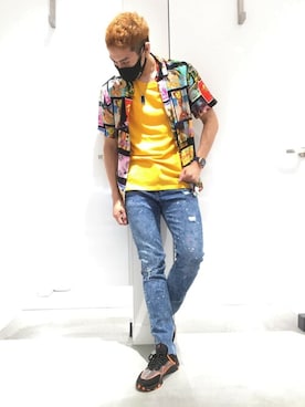 「カラーTシャツ」｜「アイテム（パンツ）」を使った、GUESS JAPANさん（メンズ・175cm）の秋コーディネート
