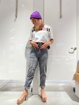 「Guess（ゲス）のアイテム（ニットキャップ/ビーニー）」を使った、GUESS JAPANさん（レディース・161cm）の秋コーディネート