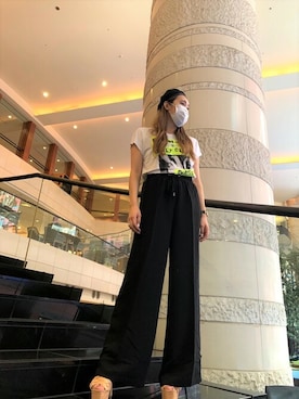 「グラフィックＴ」｜「アイテム（ハンチング/ベレー帽）」を使った、GUESS JAPANさん（レディース・172cm）の秋コーディネート